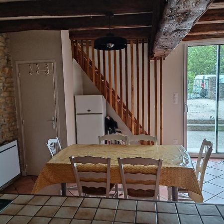 Charmante Maison En Pierres Sainte-Radégonde-des-Noyers Exteriér fotografie